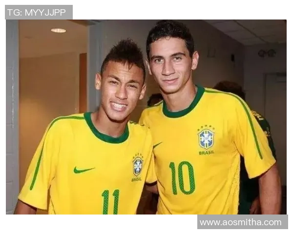 足球明星背后的故事漫画记者独家采访揭示他们的真实生活与梦想